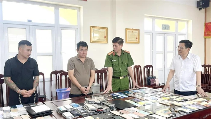 Bắt nhóm trộm cắp hơn 300 điện thoại di động ở Hà Nam