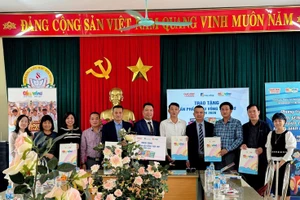 Nuôi dưỡng ước mơ, gieo niềm tin cho học sinh nơi quê nhà 