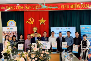 Nuôi dưỡng ước mơ, gieo niềm tin cho học sinh nơi quê nhà 