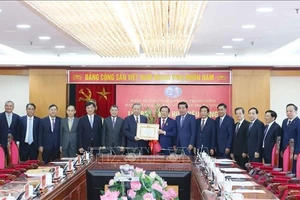 Tổng Bí thư dự Lễ trao Huy hiệu Đảng cho các đồng chí lãnh đạo Ban Nội chính Trung ương