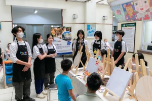 Trung tâm phố cổ Hà Nội rực rỡ với 'Những dấu chân nhỏ' của học sinh Maya