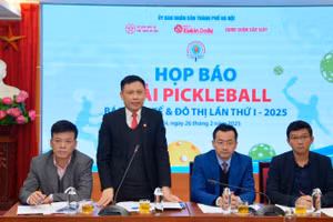 Ông Nguyễn Thành Lợi - Tổng biên tập Báo Kinh tế và Đô thị, Trưởng Ban tổ chức phát biểu tại buổi họp báo (Ảnh: Lê Nghĩa)