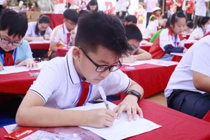 'Trạng Nguyên nhỏ tuổi' và VPP Hồng Hà cùng thế hệ trẻ Việt chinh phục tri thức