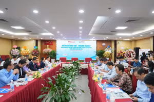 Toàn cảnh Diễn đàn "Báo chí đồng hành cùng Doanh nghiệp vì sự phát triển bền vững trong kỷ nguyên vươn mình của dân tộc". Ảnh: Báo KT&ĐT.