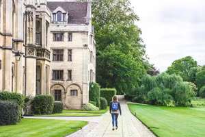 Những quy tắc du học sinh nên biết khi làm thêm tại Anh