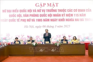 Chủ tịch Quốc hội Trần Thanh Mẫn gặp mặt nữ đại biểu Quốc hội