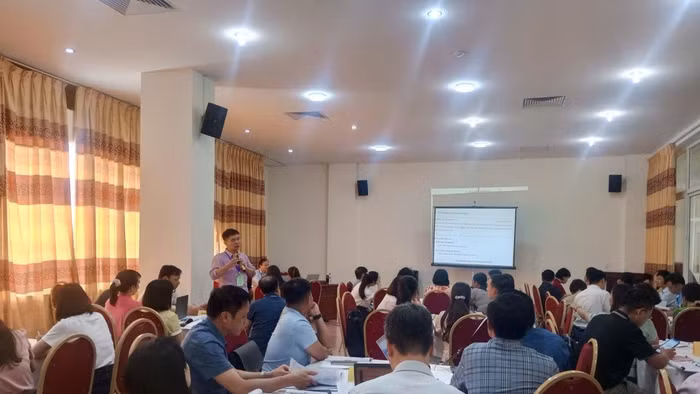 Giáo viên tham gia tập huấn vận dụng cách tiếp cận và kỹ thuật đánh giá PISA.