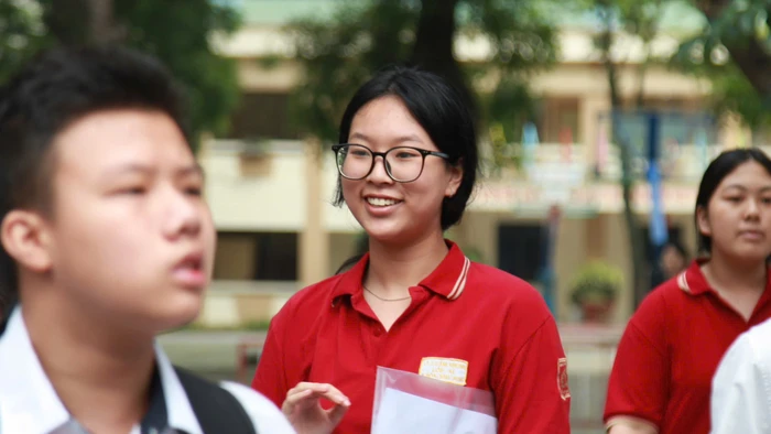 Thí sinh sau giờ thi môn Toán tại điểm thi Trường THCS Đống Đa (Hà Nội). Ảnh: Vân Anh.