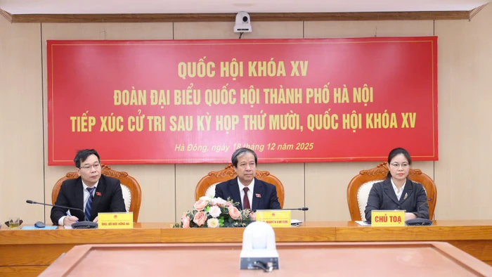 Bộ trưởng Bộ GD&ĐT Nguyễn Kim Sơn và 2 ĐBQH Tổ bầu cử số 6 TP Hà Nội tiếp xúc cử tri sau Kỳ họp thứ 10, Quốc hội khoá XV.