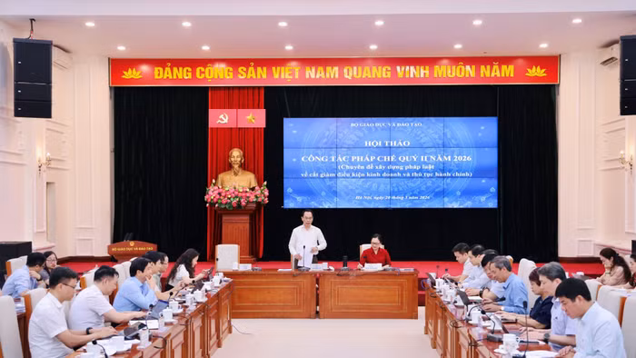Bộ trưởng Hoàng Minh Sơn, Thứ trưởng Nguyễn Thị Quyên Thanh chủ trì hội thảo.