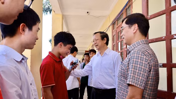 Thứ trưởng Phạm Ngọc Thưởng động viên, nhắn nhủ thí sinh trước Kỳ thi tốt nghiệp THPT.