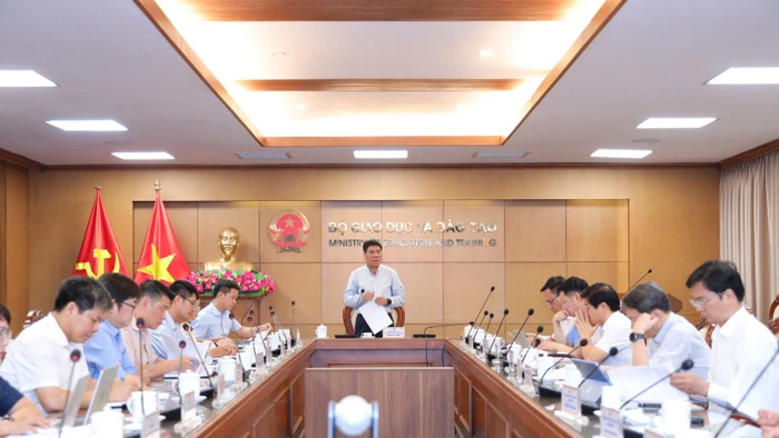 Ông Huỳnh Văn Chương - Cục trưởng Cục Quản lý chất lượng (Bộ GD&ĐT), Phó Trưởng Ban thường trực Ban Chỉ đạo chủ trì phiên họp.
