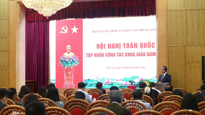 Bộ trưởng Bộ GD&ĐT Nguyễn Kim Sơn báo cáo tại Hội nghị toàn quốc tập huấn công tác khoa giáo năm 2025.