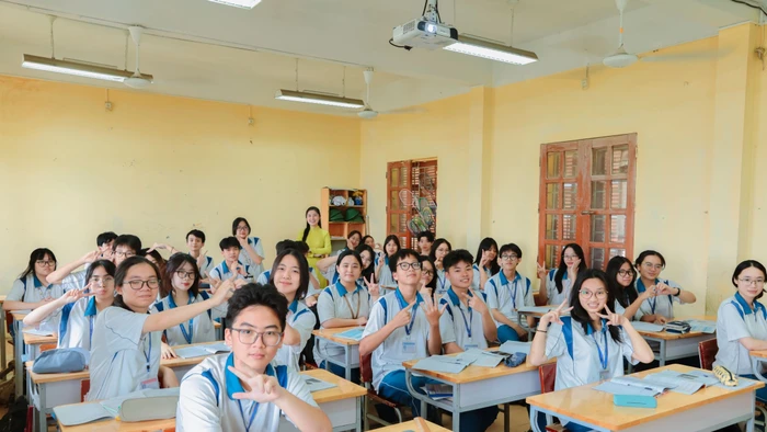 Cô trò Trường THPT Chuyên Nguyễn Trãi (Hải Phòng).
