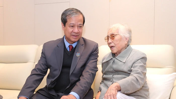 Ở tuổi 99, nguyên Phó Chủ tịch nước Nguyễn Thị Bình vẫn theo sát những vấn đề Giáo dục.