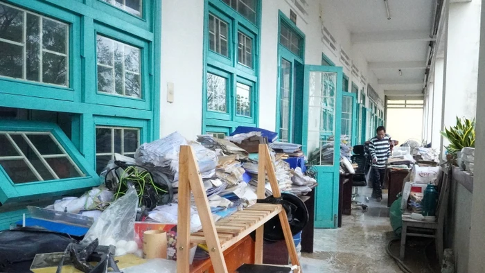 Trường THCS Nhơn Bình (Quy Nhơn Đông, tỉnh Gia Lai) ngổn ngang sau bão lũ. Ảnh: Trúc Hân.