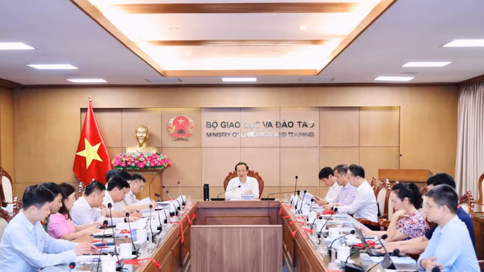 Thứ trưởng Thường trực Phạm Ngọc Thưởng - Trưởng Ban Chỉ đạo cấp Quốc gia Kỳ thi tốt nghiệp THPT 2026 chủ trì phiên họp.