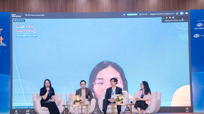 Các diễn giả trong phiên thảo luận Góc nhìn về AI và tương lai của công việc trong kỷ nguyên số.