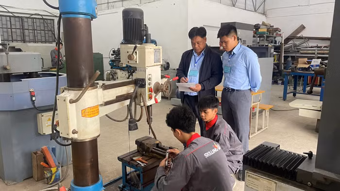 Hoạt động thực hành tại Trường trung cấp nghề Giao thông công chính Hà Nội.