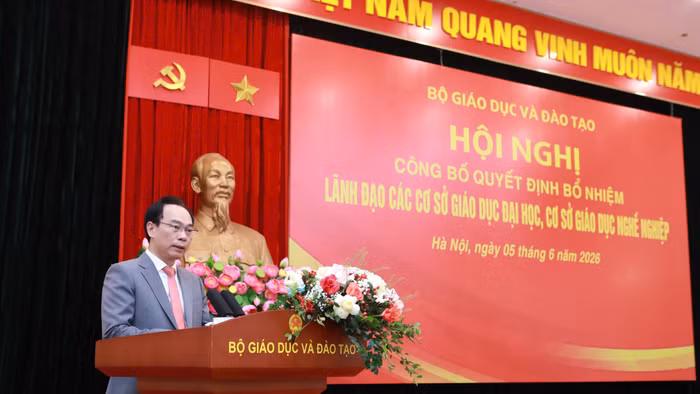 Bộ trưởng Bộ GD&ĐT Hoàng Minh Sơn phát biểu tại Hội nghị.