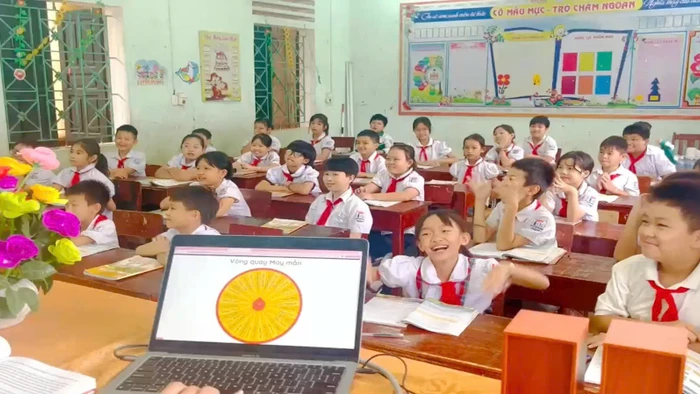 Học sinh Trường Tiểu học thị trấn Hạ Hòa (Phú Thọ) trong giờ Toán.