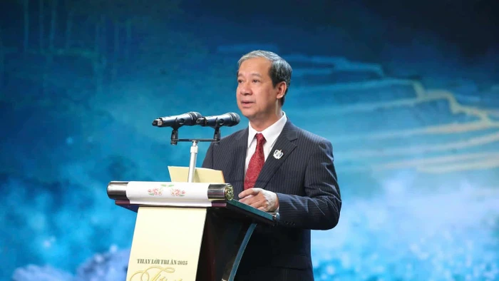 Bộ trưởng Bộ GD&ĐT Nguyễn Kim Sơn phát biểu tại Chương trình "Thay lời tri ân" năm 2025.