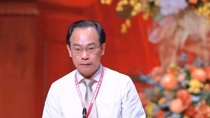 Bộ trưởng Bộ GD&ĐT Hoàng Minh Sơn trao đổi tại Chương trình. Ảnh: Đình Hải.