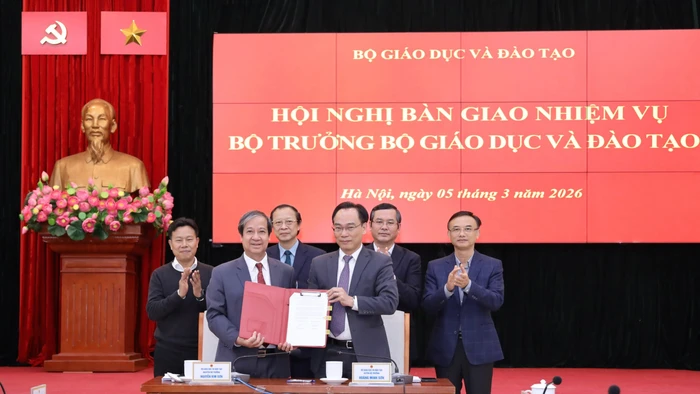 Bàn giao nhiệm vụ Bộ trưởng Bộ Giáo dục và Đào tạo