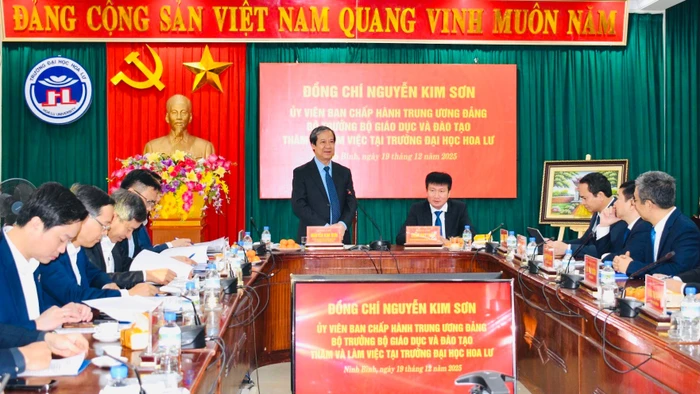 Bộ trưởng Nguyễn Kim Sơn và Chủ tịch UBND tỉnh Ninh Bình Trần Huy Tuấn chủ trì buổi làm việc.