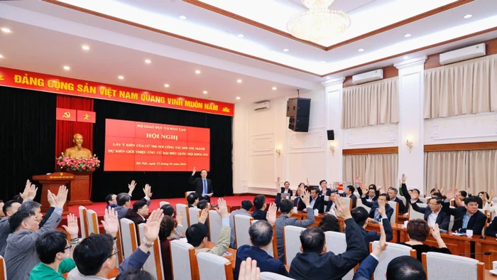 100% đại biểu nhất trí giới thiệu đồng chí Nguyễn Kim Sơn ứng cử đại biểu Quốc hội khóa XVI.