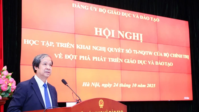 Bộ trưởng Bộ GD&ĐT Nguyễn Kim Sơn phát biểu tại hội nghị.