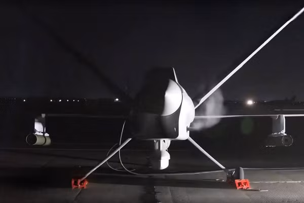 UAV Orion được trang bị 2 tên lửa dẫn đường Kh-BPLA,