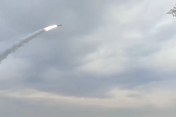 Hỏa lực tập kích sân bay quân sự, phá hủy radar AN/TPQ-50