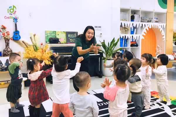 Hình ảnh giờ học Kịch truyện Âm nhạc do Cremusic triển khai.