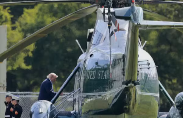 Máy bay chở Tổng thống Trump suýt áp sát phi cơ dân sự trên bầu trời Washington