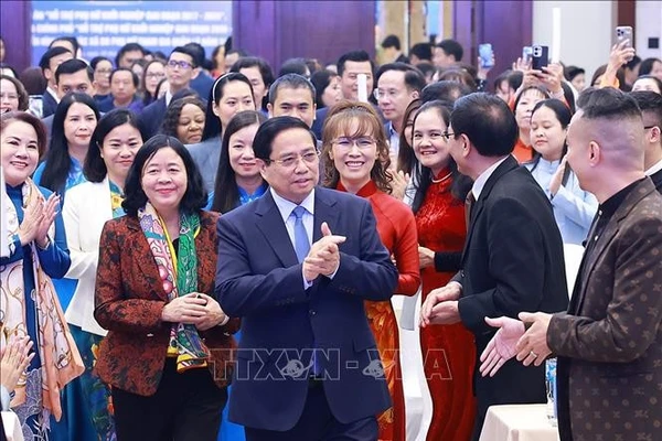 Thủ tướng Phạm Minh Chính dự Hội nghị tổng kết đề án hỗ trợ phụ nữ khởi nghiệp và biểu dương điển hình hợp tác xã do phụ nữ tham gia quản lý năm 2025. Ảnh: Dương Giang/TTXVN 
