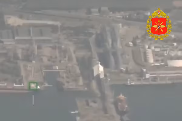 Nga tập kích tàu chở hàng trên Biển Đen, tấn công trung tâm hậu cần Ukraine