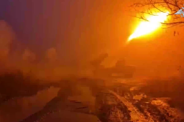 Hỏa lực dồn dập xóa sổ hàng chục xe tăng và xe bọc thép, kiểm soát thêm lãnh thổ