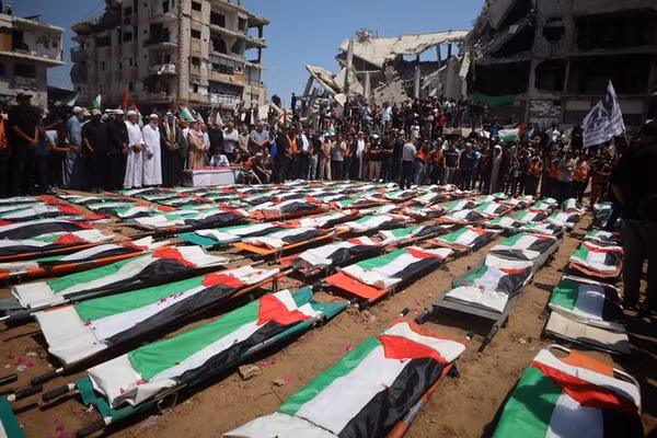 Hơn 100 nạn nhân Gaza được an táng sau 3 năm dưới đống đổ nát