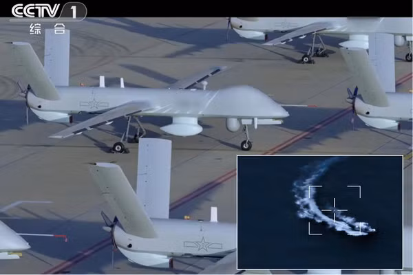 Drone KVD002 của Trung Quốc đã tấn công một mục tiêu hải quân đang di chuyển, thể hiện khả năng trinh sát và tấn công chính xác trên biển. 