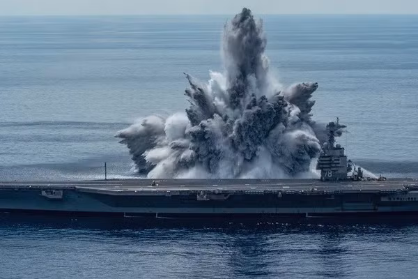 Tàu USS Gerald R. Ford đang trải qua thử nghiệm sốc - Hải quân Hoa Kỳ.