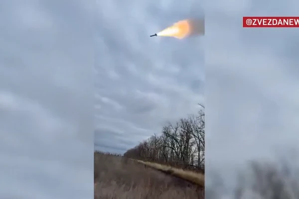 Video Strela-10M bắn rụng drone Batyar trên bầu trời Zaporozhye
