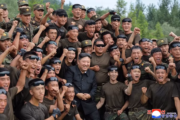Ông Kim Jong Un thăm căn cứ huấn luyện lực lượng đặc nhiệm