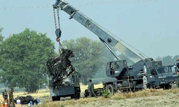 Ảnh chấn động: Mảnh vỡ nghi là tiêm kích Rafale Ấn Độ dấy lên nhiều nghi vấn