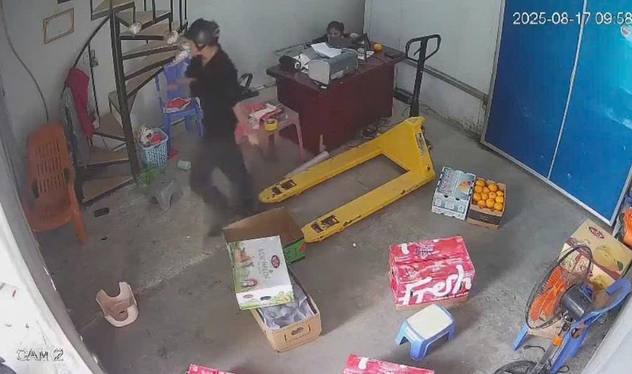 Camera ghi lại cảnh nghi phạm Đỗ Anh Tú gây án. Ảnh: TG