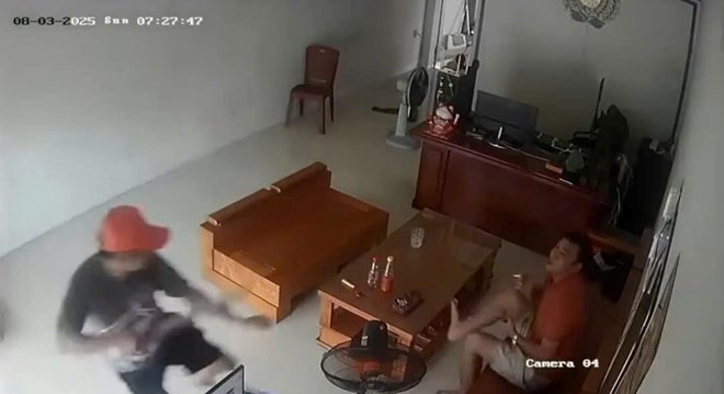 Nghi phạm dùng hung khí chém gần đứt cánh tay nạn nhân ở Hải Phòng đã ra đầu thú