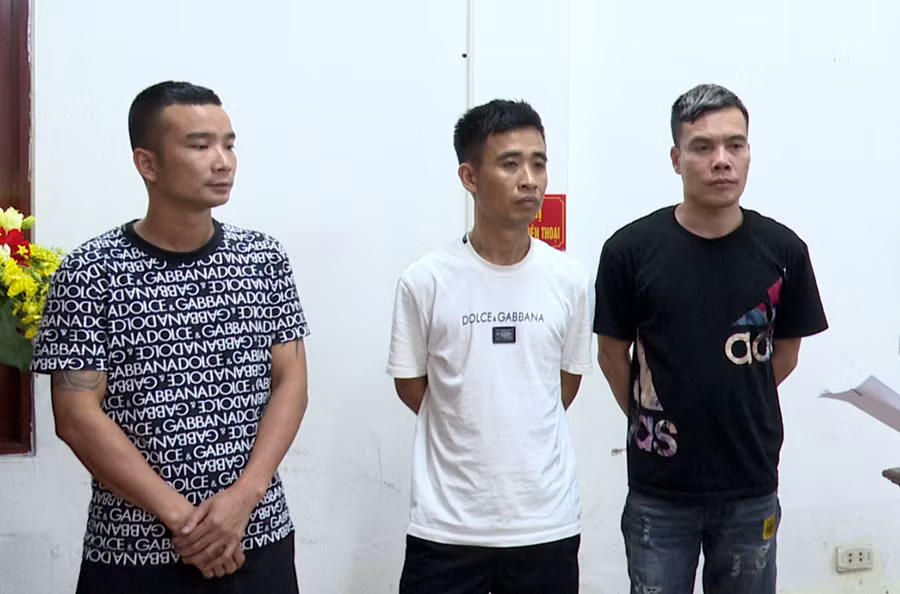 Các bị can (Khuê, Mạnh, Dũng) bị Cơ quan CSĐT Công an tỉnh Hải Dương khởi tố về tội danh Gây rối trật tự công cộng.