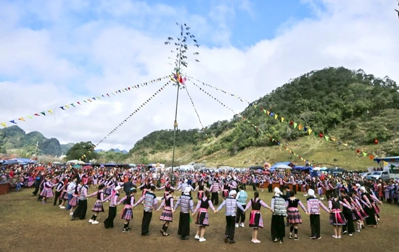 Toàn cảnh lễ hội Gầu Tào.