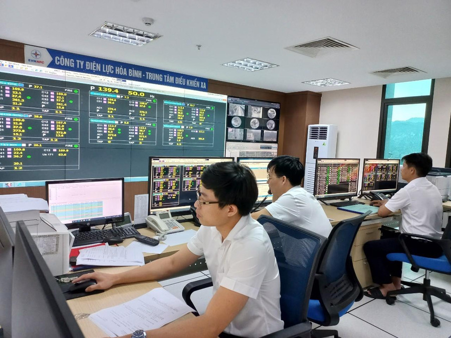 Để nâng cao chất lượng dịch vụ cho khách hàng, Công ty điện lực đã ứng dụng phần mềm khoa học công nghệ trong điều hành và xử lý công việc.