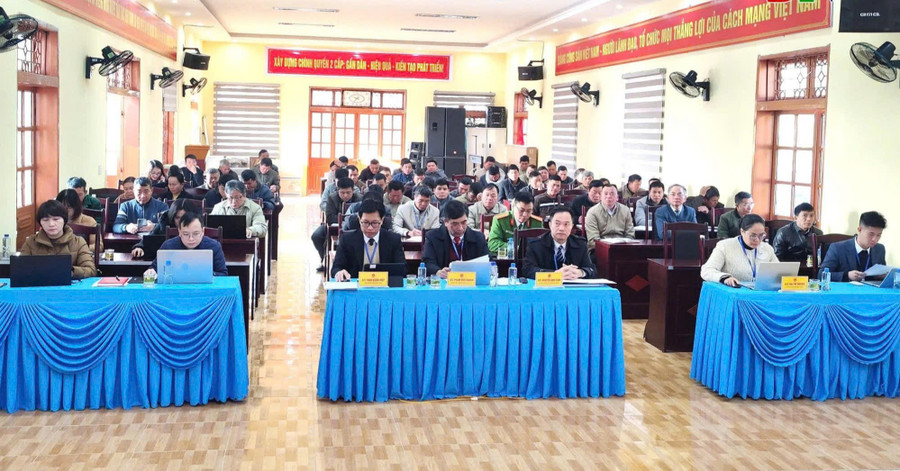 Lãnh đạo, cán bộ, viên chức xã Chiềng Mung tổ chức Hội nghị tuyên truyền hướng đến Đại hội lần thứ XIV của Đảng.